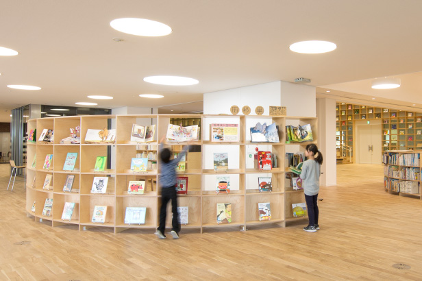 ゆいの森あらかわ［一般書］提供画像ⒸHarunori Noda（Gankohsha）