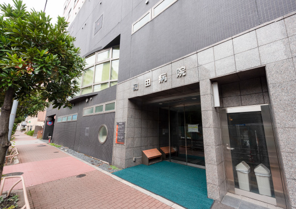岡田病院（徒歩5分・約390m）