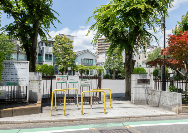 真土公園（徒歩8分・約610m）