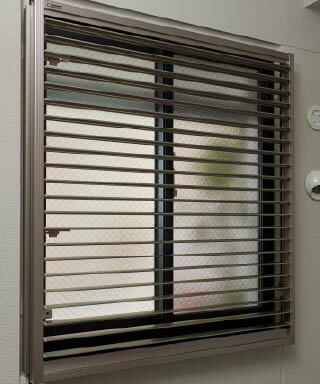 可動ルーバー面格子