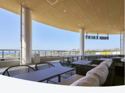 フードコートテラス席