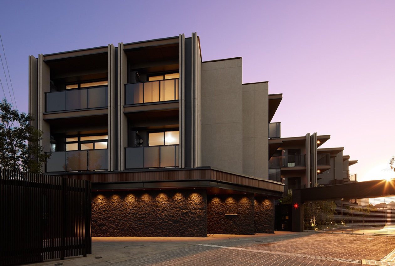 facade(evening)
