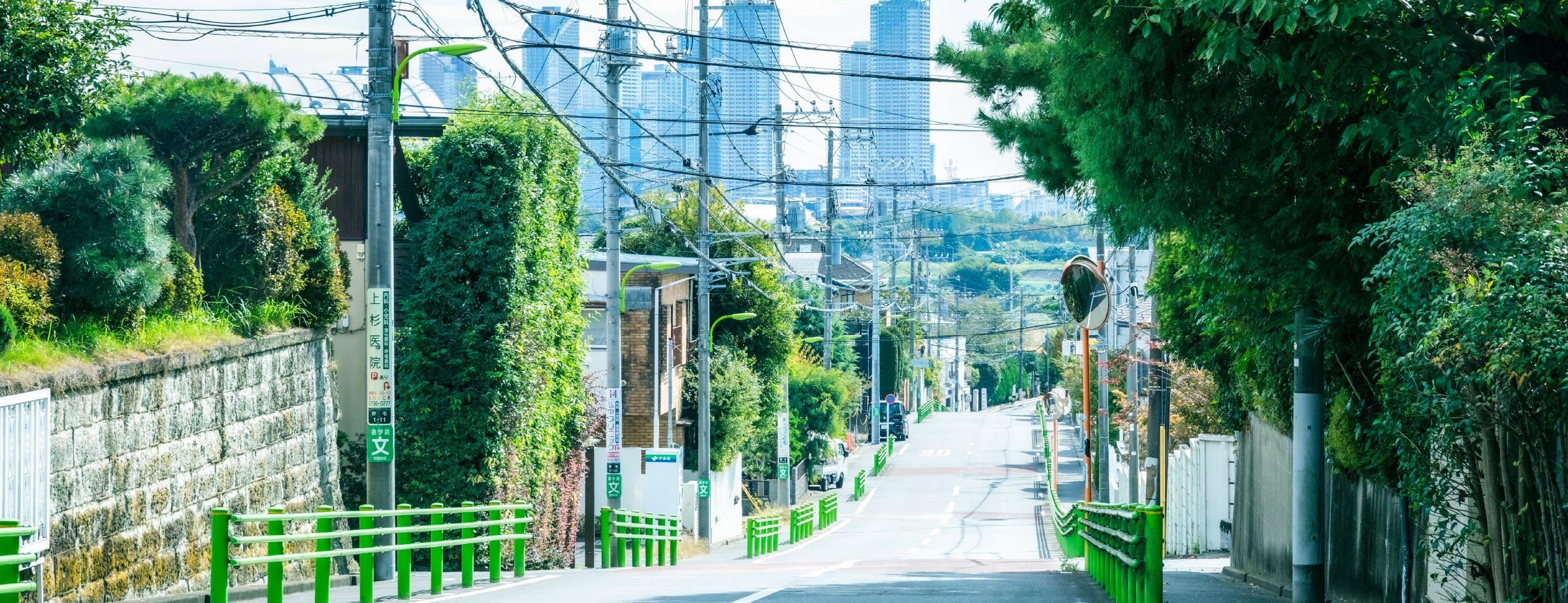 現地周辺の街並み（徒歩8分／約610m）