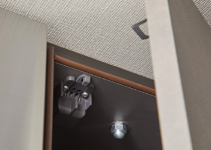 耐震ラッチ