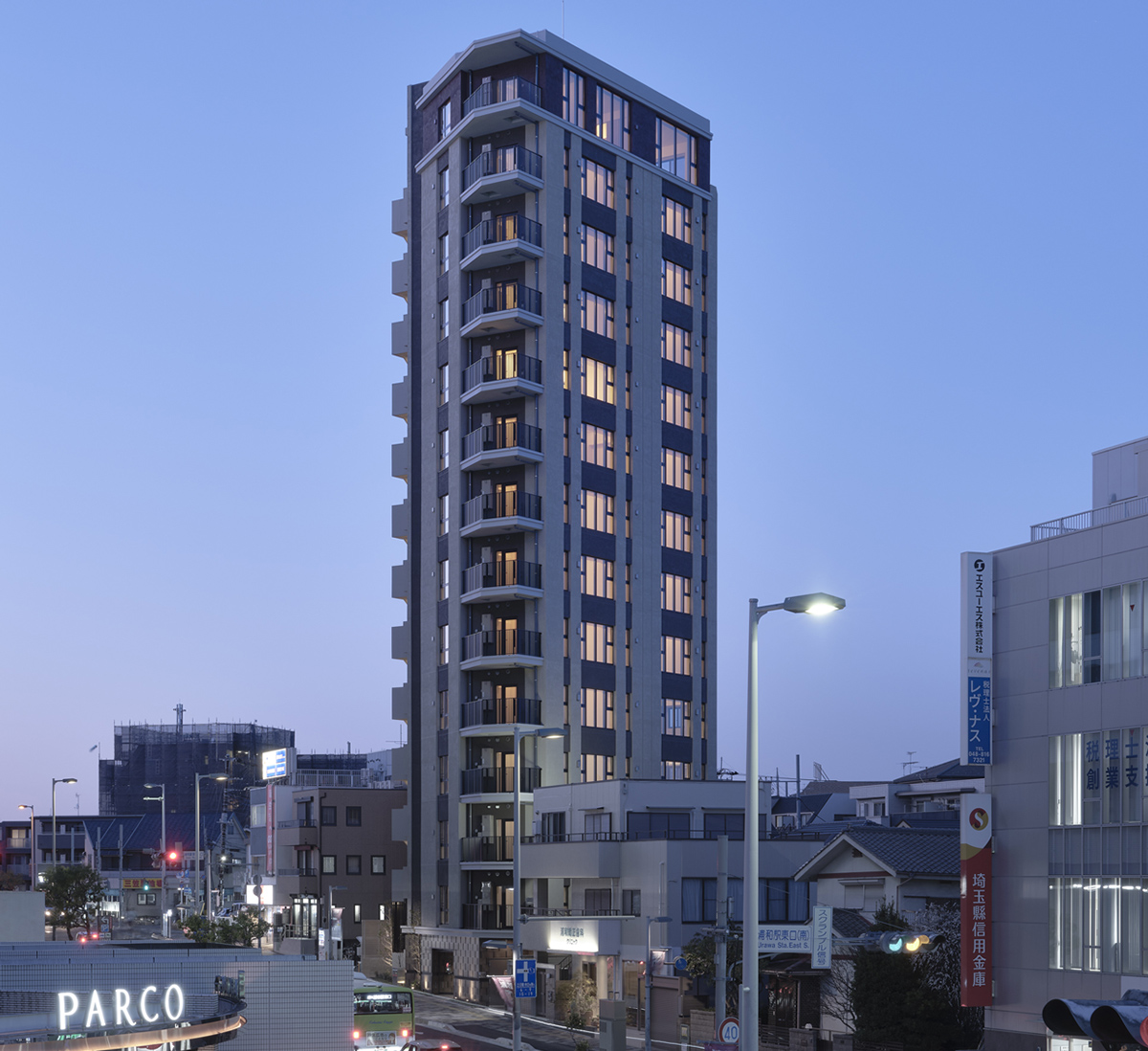 外観 南東面 夜景