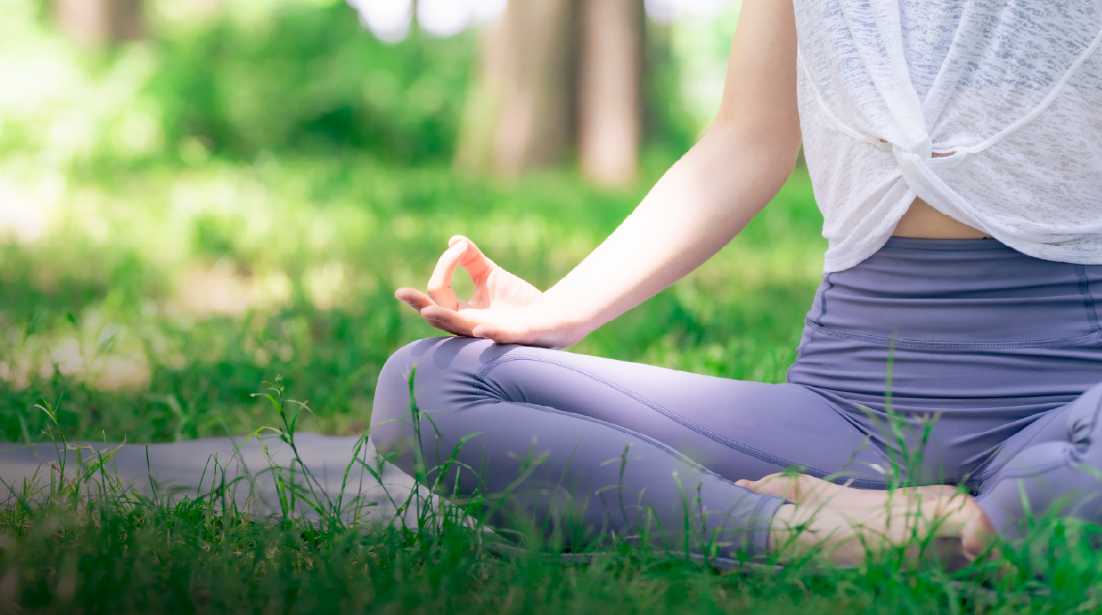 穏やかな日向で青空ヨガ。ココロとカラダが健やかに整っていく。